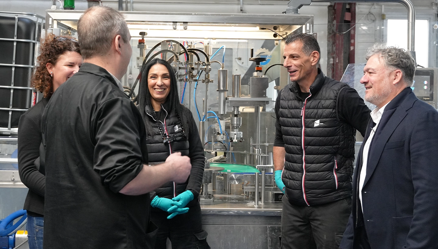 Membres des équipes maintenance et production discutant avec Corim solutions